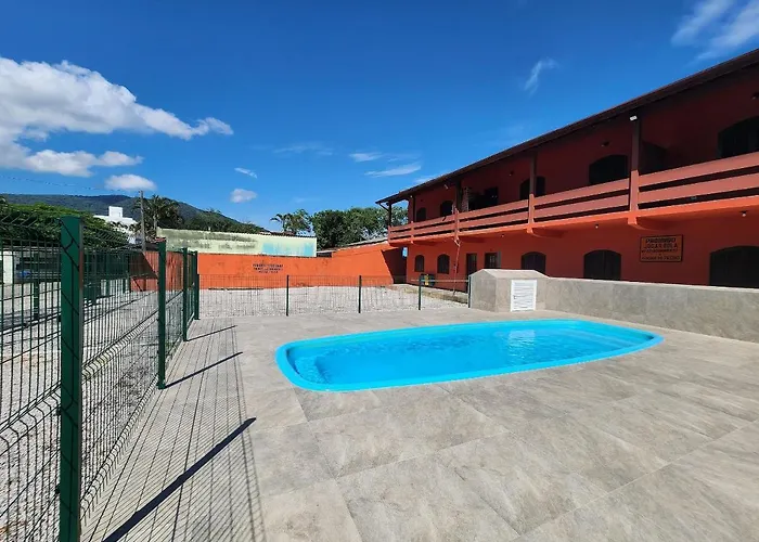 0001.02 - Maranduba - Apto - 2 Dormitório- Ar condicionado- 8 Pessoas - 2 Quadras Do Mar - Piscina - Wi-Fi (Excursão 96 Pessoas)